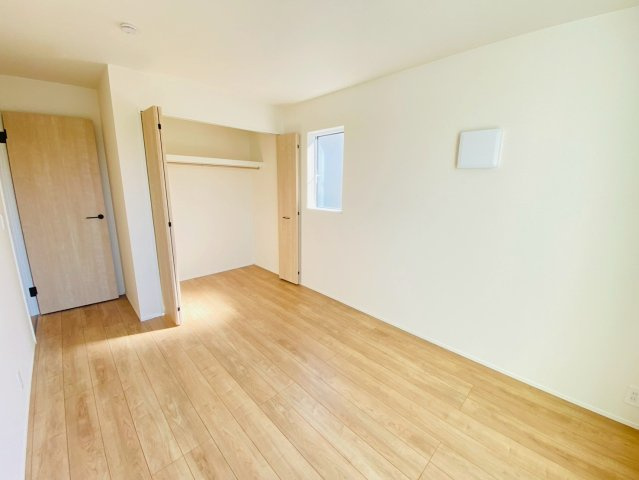 リナージュ／北区龍田1丁目／1号棟の洋室