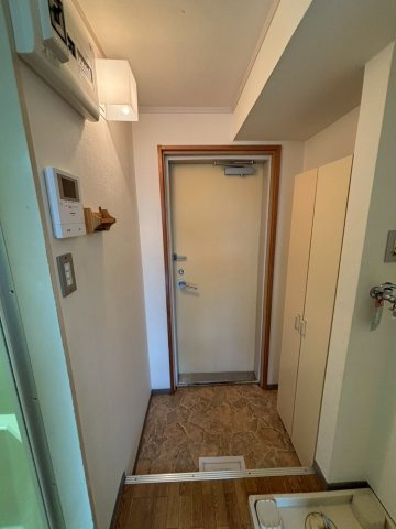 ヒルズ鶴間の玄関