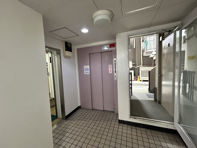 第三長門ビルのロビー