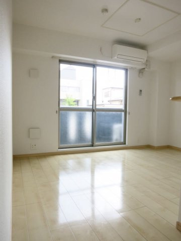 ローズパティオの居間・リビング