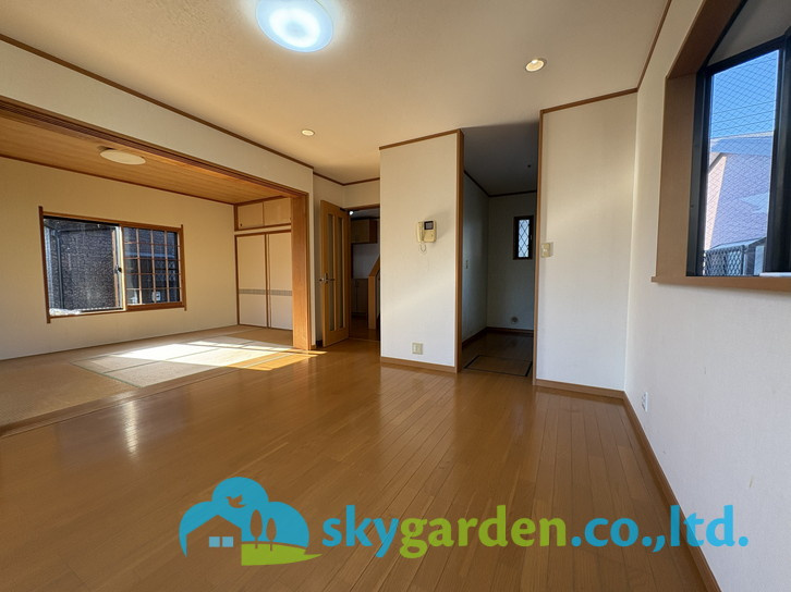 藤沢市亀井野　中古戸建の居間・リビング