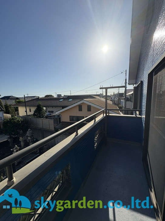 藤沢市亀井野　中古戸建のバルコニー