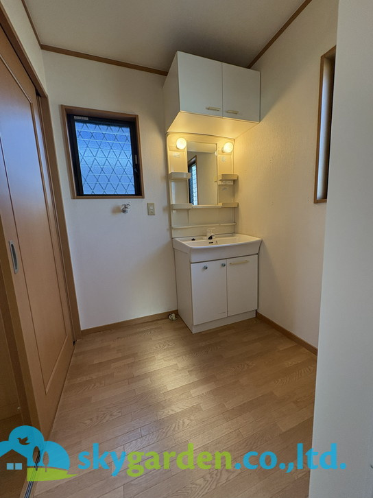 藤沢市亀井野　中古戸建の洗面所