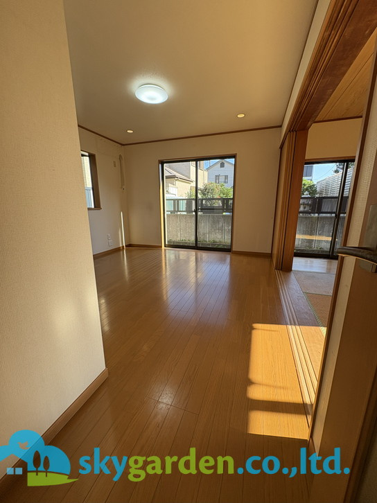 藤沢市亀井野　中古戸建の居間・リビング