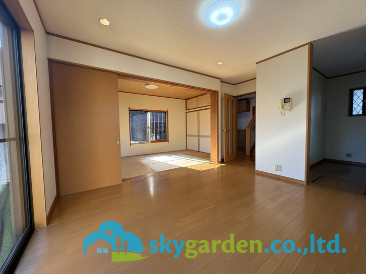 藤沢市亀井野　中古戸建の居間・リビング