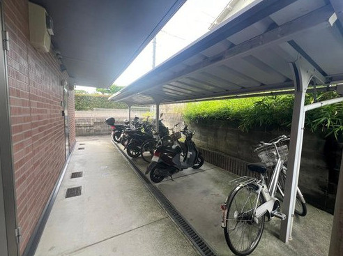 枚方市杉山手１丁目の一棟アパートの駐輪場