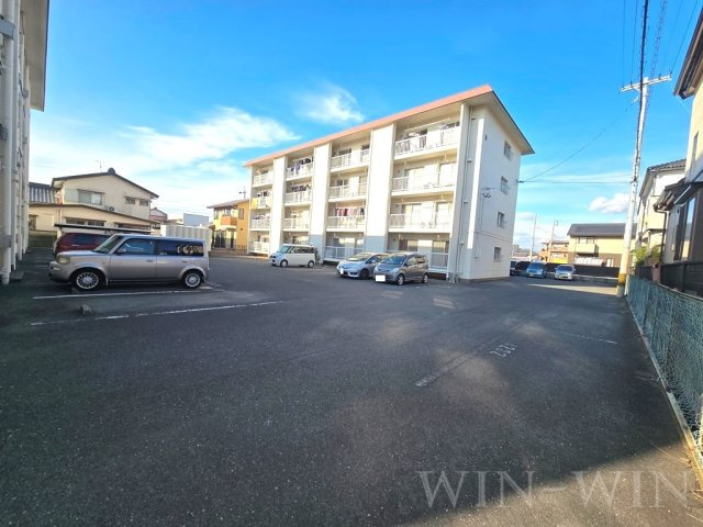 ハイツ明和 Aの駐車場