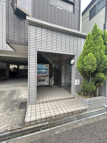 ピースフルハウスのエントランス
