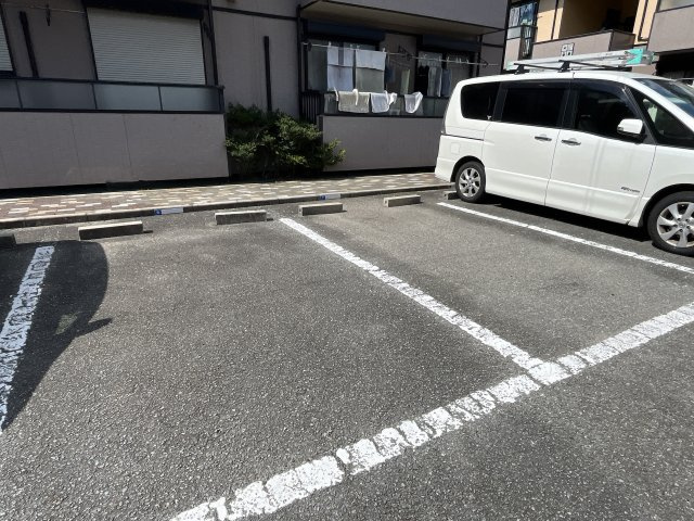 アーバンライフ吉田の駐車場