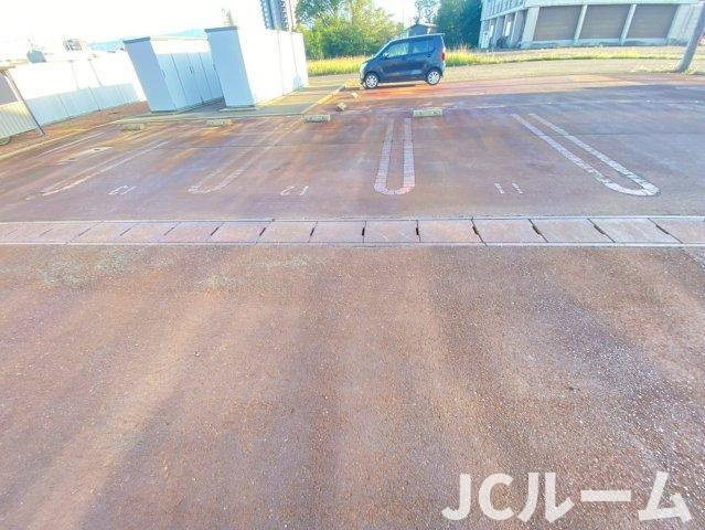 エクセレントコート A棟の駐車場