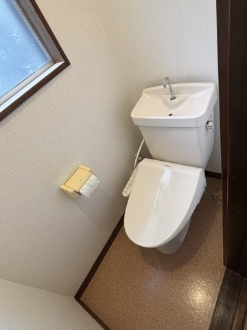 安島政一戸建のトイレ