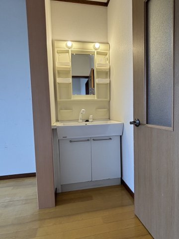 安島政一戸建の独立洗面台