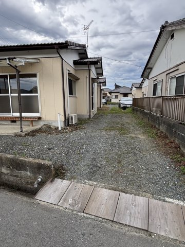 安島政一戸建の駐車場