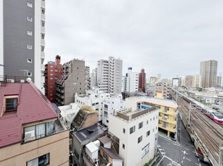 【展望】 | 眼前に広がる空の雄大さと、このお部屋の自慢の一つである「眺望」をご覧ください。毎日、この景色を独り占めできる新生活に夢が広がります。～即日のご見学可能～　お問合せはお気軽にどうぞ。
