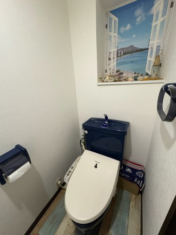 ライオンズマンション熱海梅園第2のトイレ|出窓風のデザインのイラストで開放的な空間を演出しています。