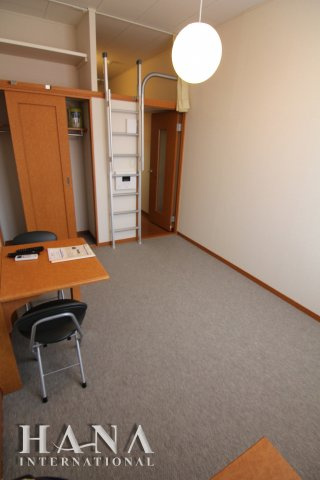 レオパレス九番街の居間・リビング