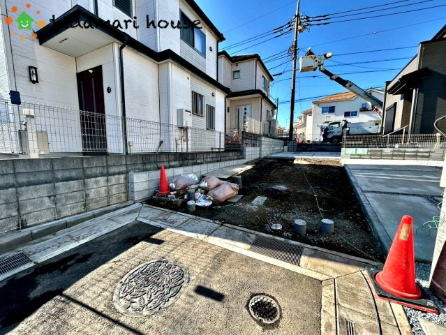上尾市大谷本郷8期　新築戸建　グラファーレ03の前面道路含む現地写真
