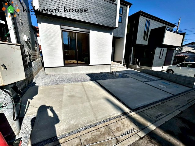 上尾市大谷本郷8期　新築戸建　グラファーレ03の駐車場