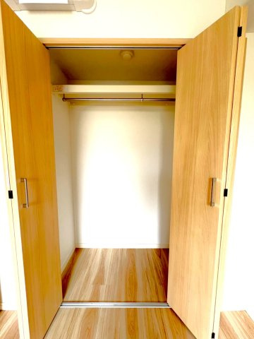 ２０２５年２月リノベーション完了◆陽当り良好の３ＬＤＫ◆コトーハイツ伏見稲荷Ａ棟の収納|クローゼット（玄関側５.４帖洋室）