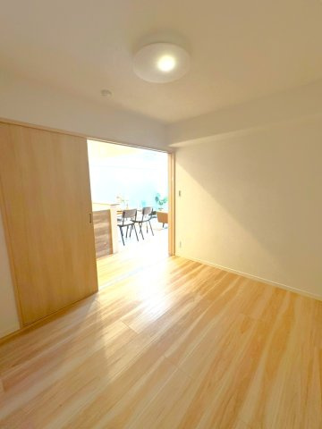 ２０２５年２月リノベーション完了◆陽当り良好の３ＬＤＫ◆コトーハイツ伏見稲荷Ａ棟の洋室|洋室（４.９帖）