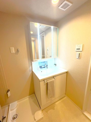 ２０２５年２月リノベーション完了◆陽当り良好の３ＬＤＫ◆コトーハイツ伏見稲荷Ａ棟の洗面所|洗面