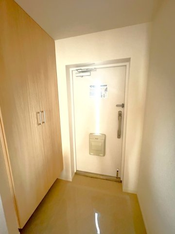 ２０２５年２月リノベーション完了◆陽当り良好の３ＬＤＫ◆コトーハイツ伏見稲荷Ａ棟の玄関|玄関