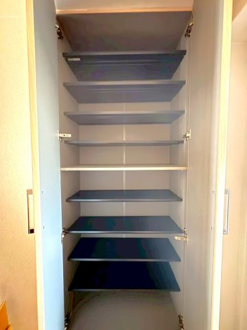 ２０２５年２月リノベーション完了◆陽当り良好の３ＬＤＫ◆コトーハイツ伏見稲荷Ａ棟の玄関|玄関　シューズボックス