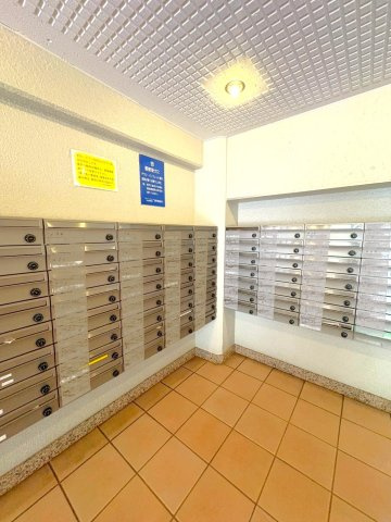 ２０２５年２月リノベーション完了◆陽当り良好の３ＬＤＫ◆コトーハイツ伏見稲荷Ａ棟のその他共用部分|郵便受けポスト