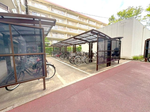 ２０２５年２月リノベーション完了◆陽当り良好の３ＬＤＫ◆コトーハイツ伏見稲荷Ａ棟のその他共用部分|駐輪場