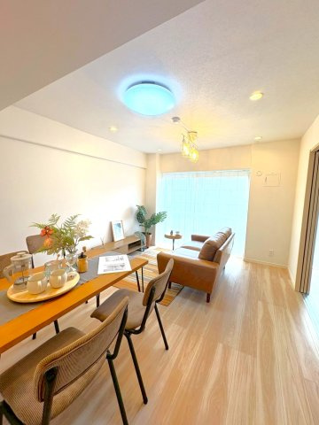 ２０２５年２月リノベーション完了◆陽当り良好の３ＬＤＫ◆コトーハイツ伏見稲荷Ａ棟の居間・リビング|リビング