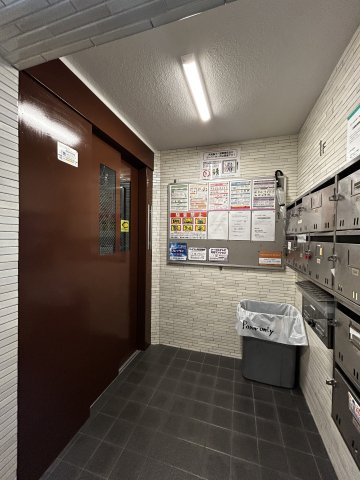 エフアールみなと通りのエントランス