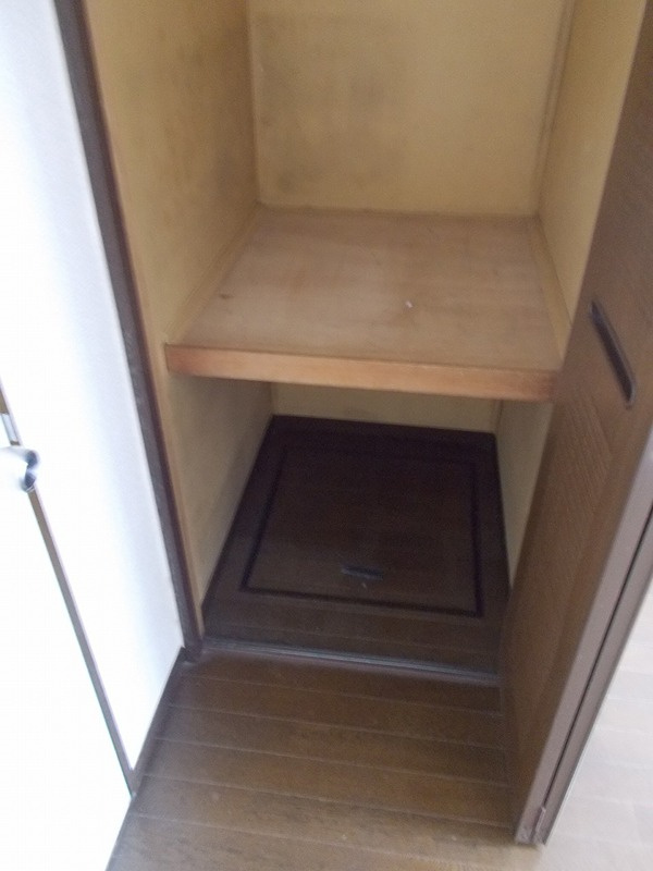 ガーデンハウス三軒茶屋　B・T別　TVドアフォン　IHコンロの収納