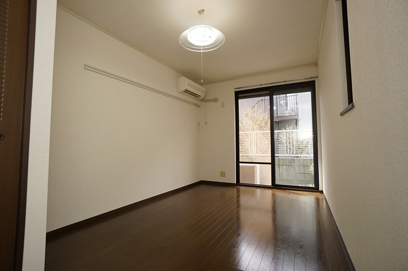 ガーデンハウス三軒茶屋　B・T別　TVドアフォン　IHコンロの居間・リビング