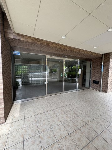 リブコートフェリス須磨山手台のエントランス