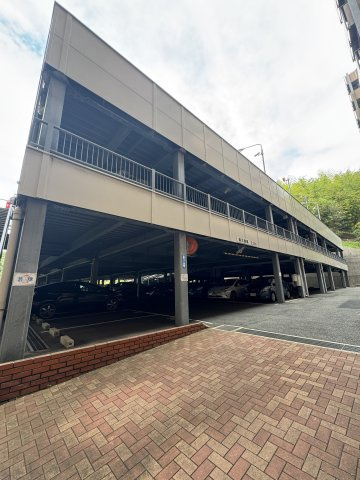 リブコートフェリス須磨山手台の駐車場