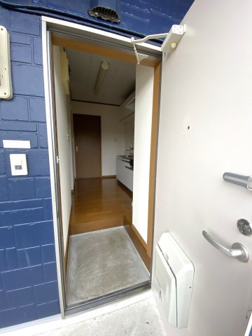 剣英館Ⅱの玄関