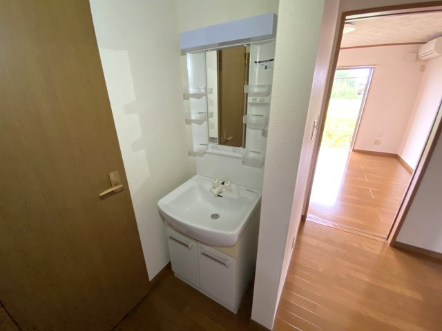 剣英館Ⅱの独立洗面台