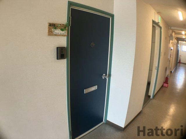 箕面市船場西２丁目の賃貸マンションの玄関