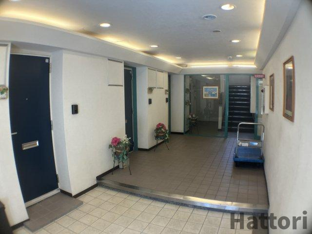 箕面市船場西２丁目の賃貸マンションのロビー