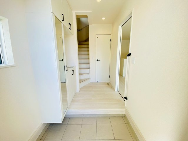 リナージュ／北区龍田1丁目／２号棟の玄関