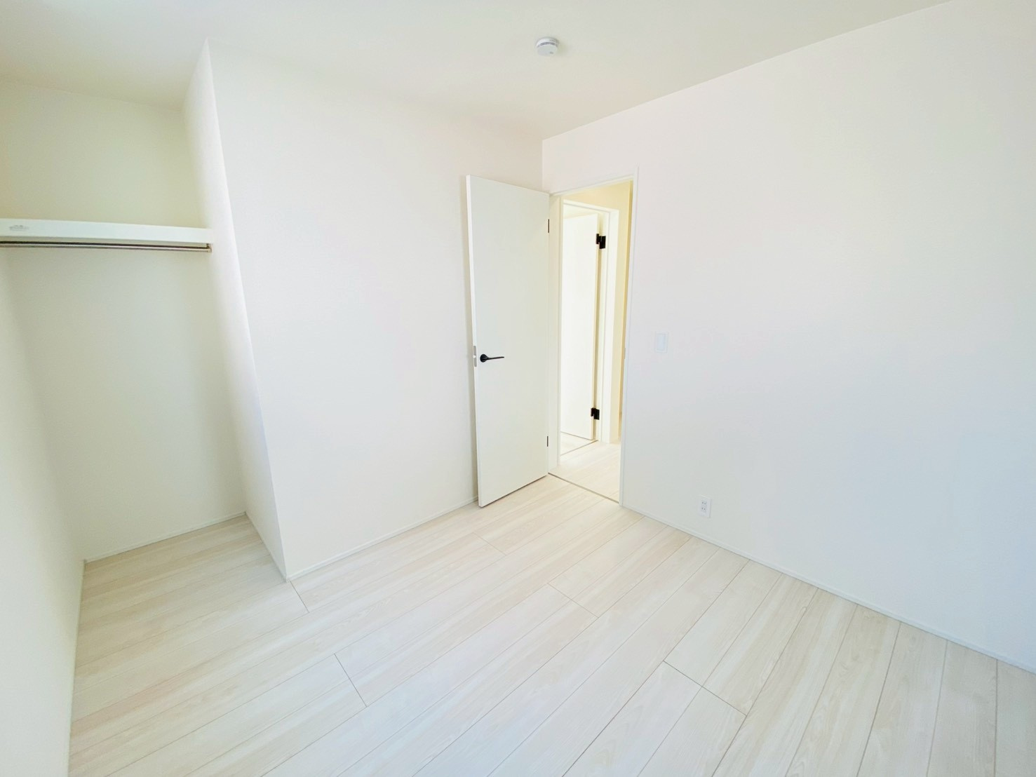 リナージュ／北区龍田1丁目／２号棟の洋室