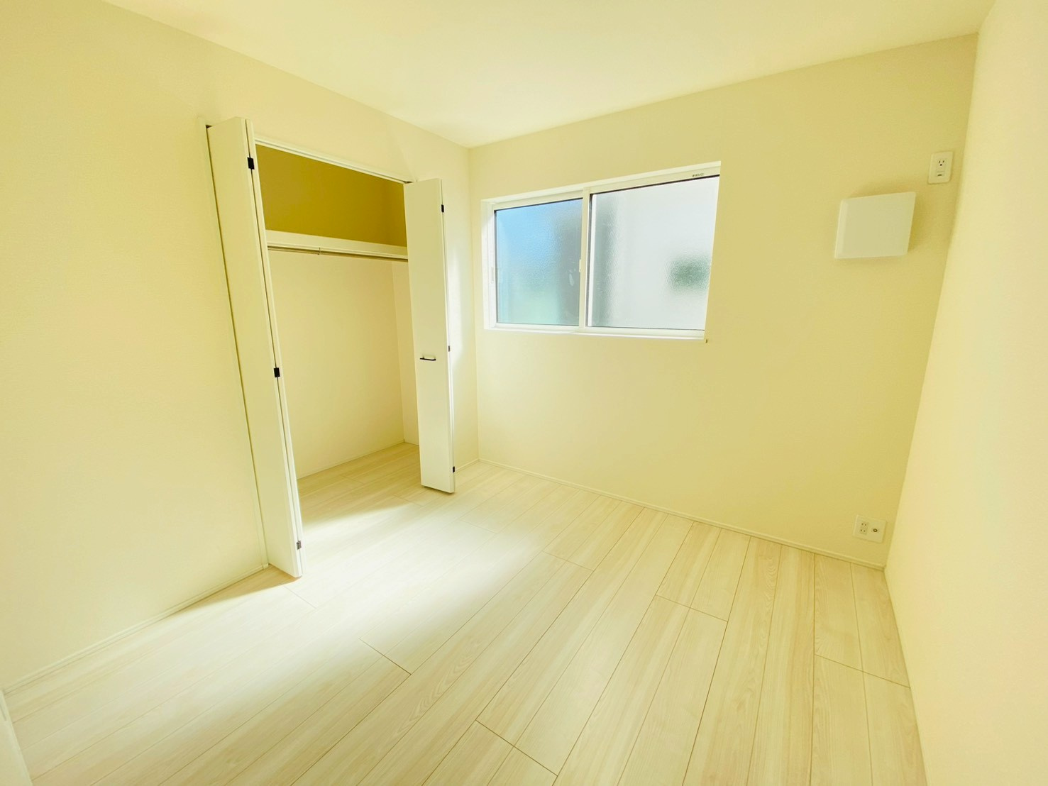 リナージュ／北区龍田1丁目／２号棟の洋室