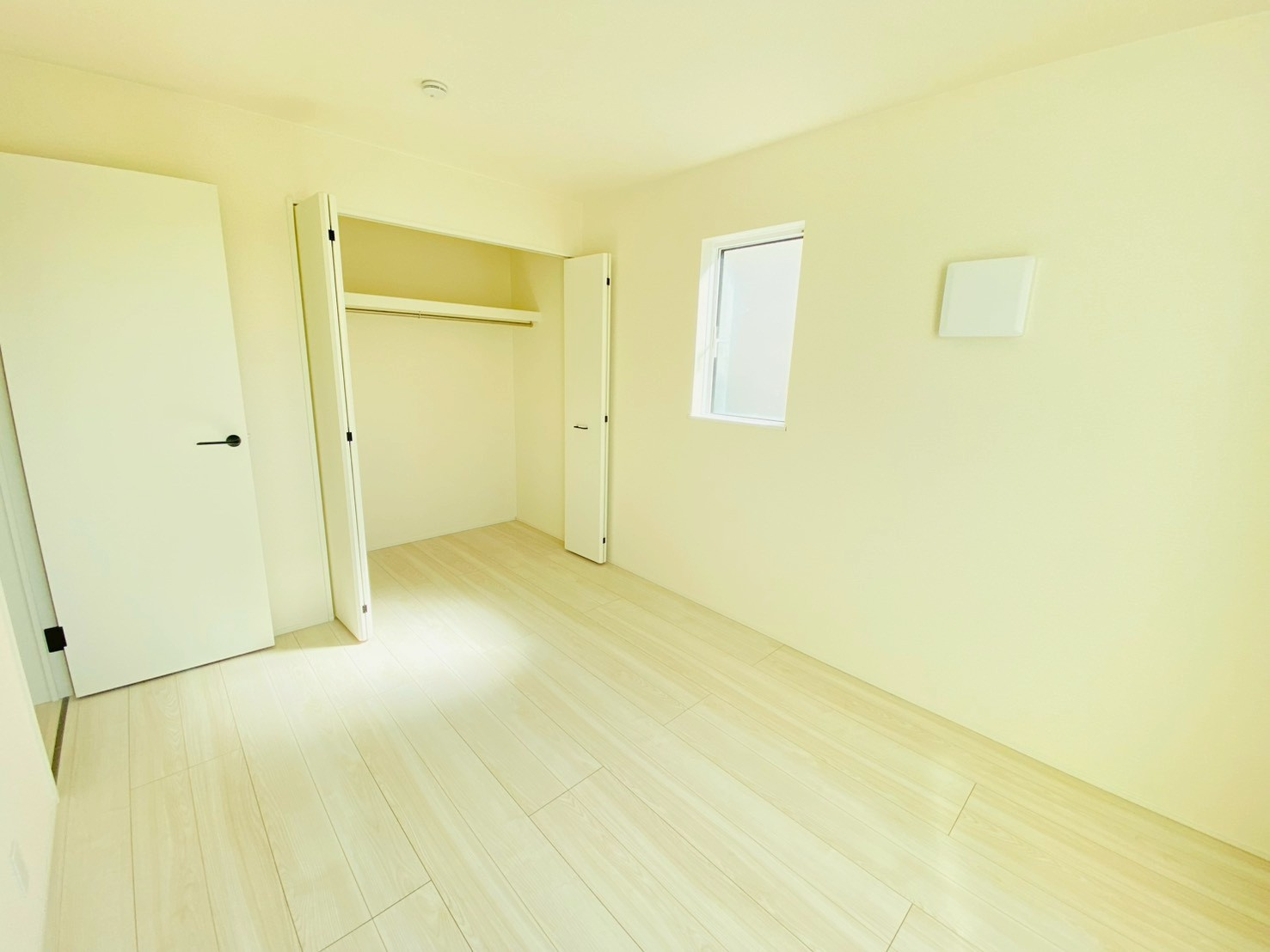 リナージュ／北区龍田1丁目／２号棟の洋室