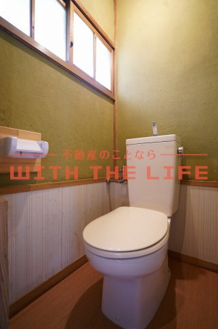 矢取貸家のトイレ|ゆったりとした空間のトイレです