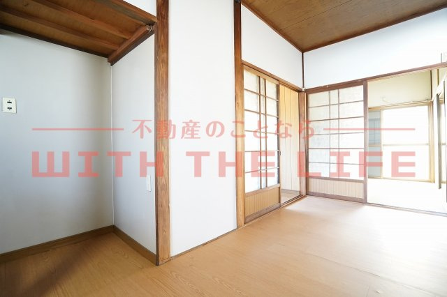 矢取貸家【キャンペーン対象物件】の洋室|明るい洋室です