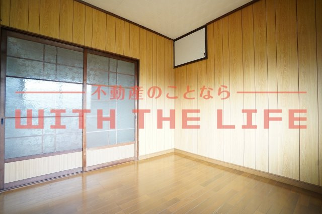 矢取貸家【キャンペーン対象物件】の居間・リビング|使いやすい居間です