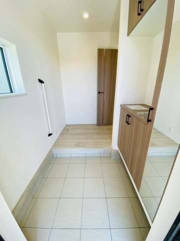 リナージュ／北区龍田1丁目／３号棟の玄関