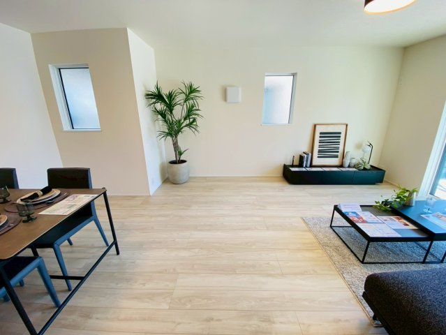 リナージュ／北区龍田1丁目／３号棟の居間・リビング