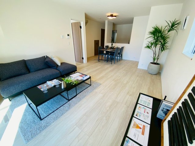 リナージュ／北区龍田1丁目／３号棟の居間・リビング