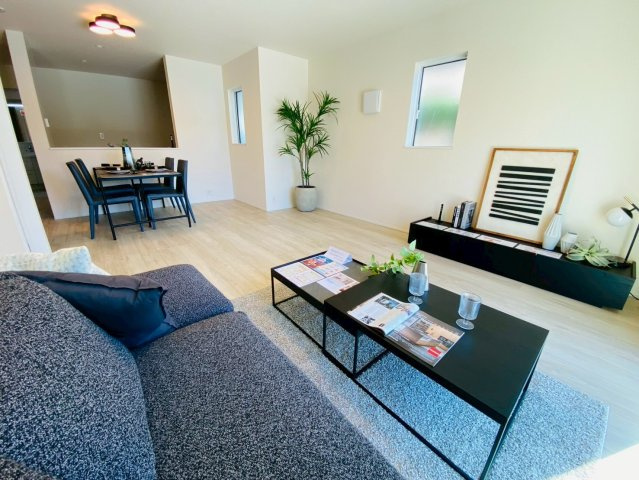 リナージュ／北区龍田1丁目／３号棟の居間・リビング